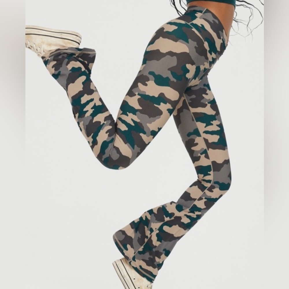 NWOT Offline by Aerie Real Me Hi Rise Ruched Flare Leggings